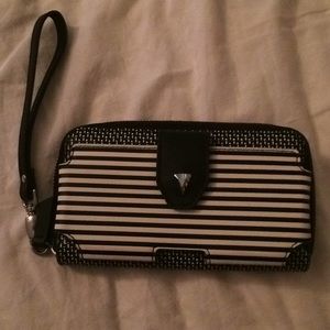 Stella & Dot Madison tech wallet